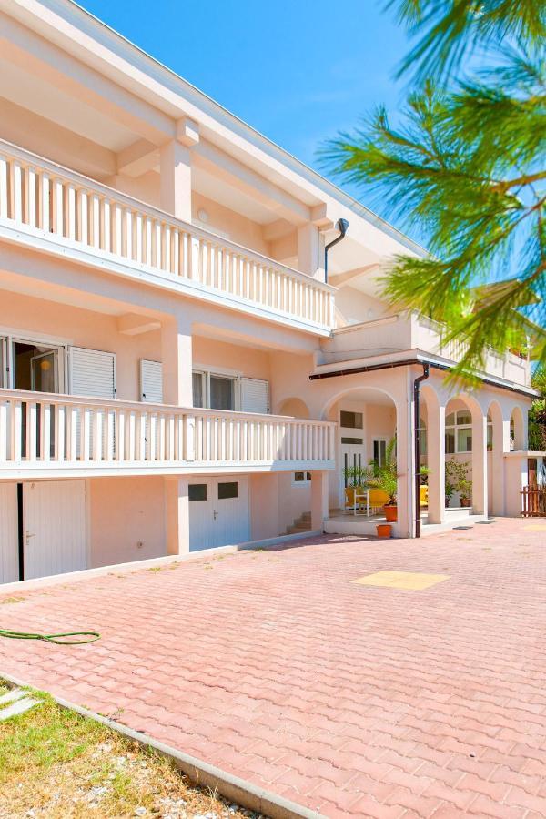 Apartments Facini Košljun Exteriör bild