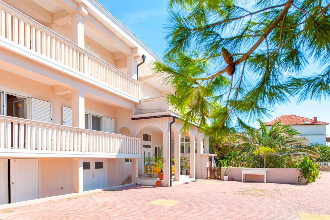 Apartments Facini Košljun Exteriör bild