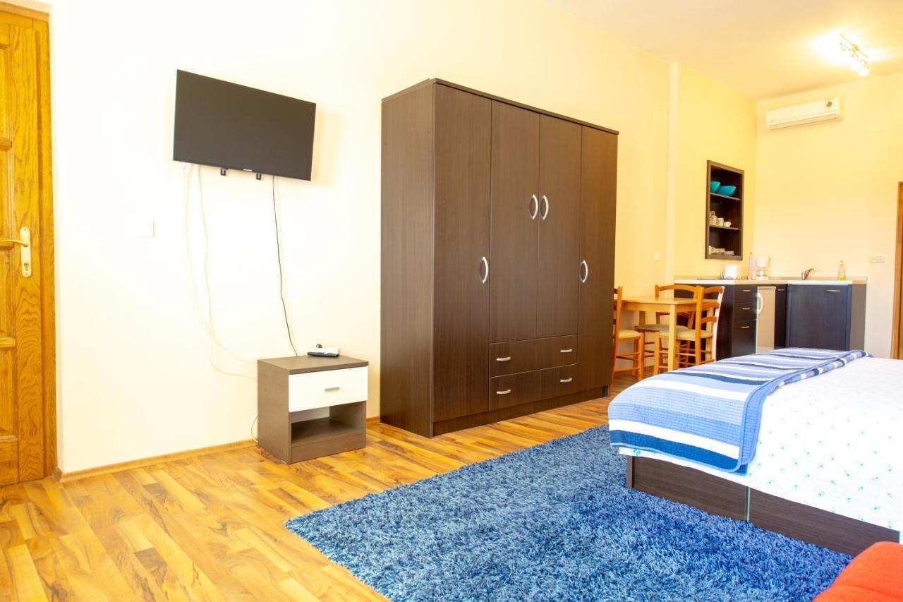 Apartments Facini Košljun Exteriör bild