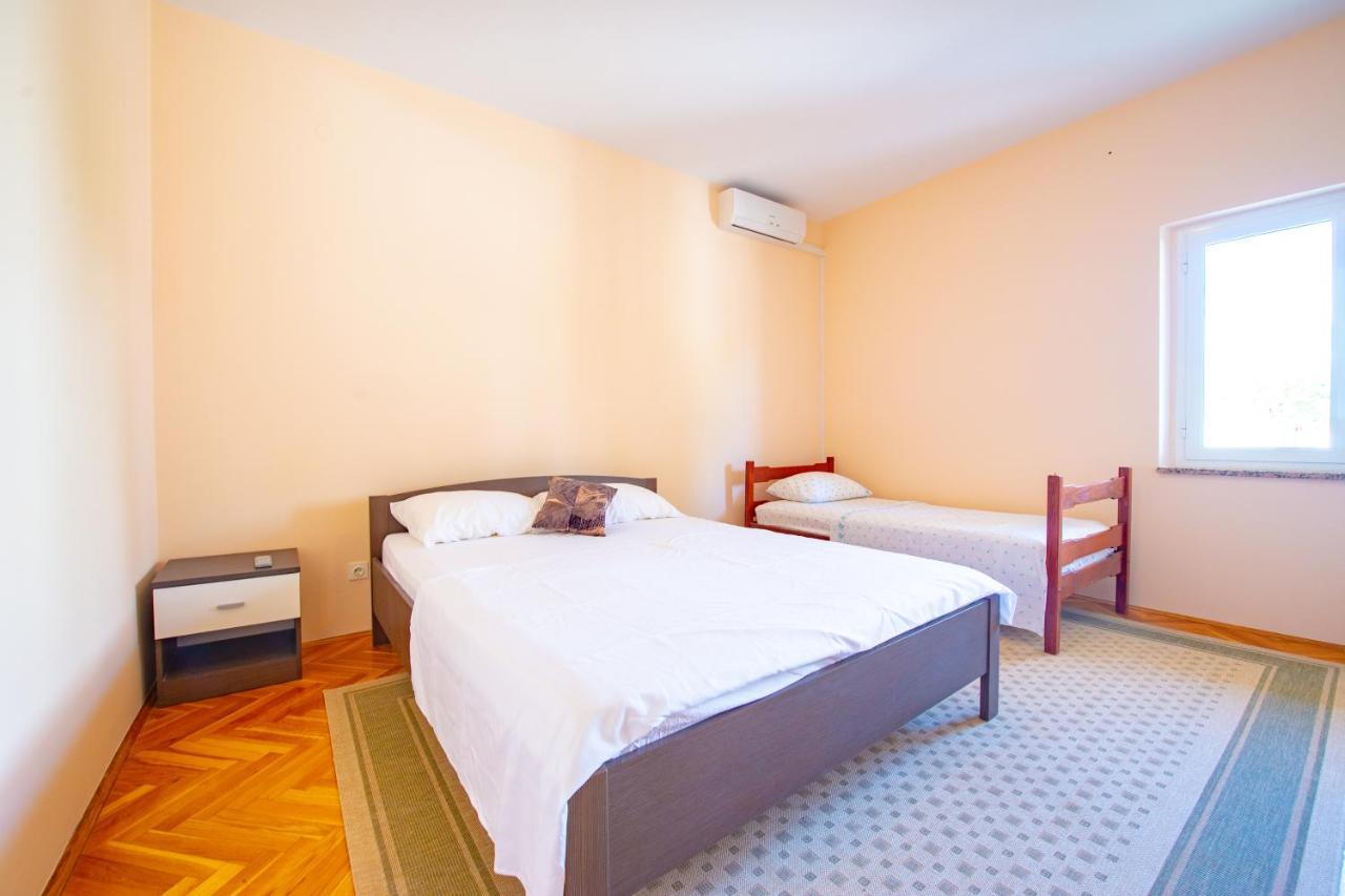 Apartments Facini Košljun Exteriör bild