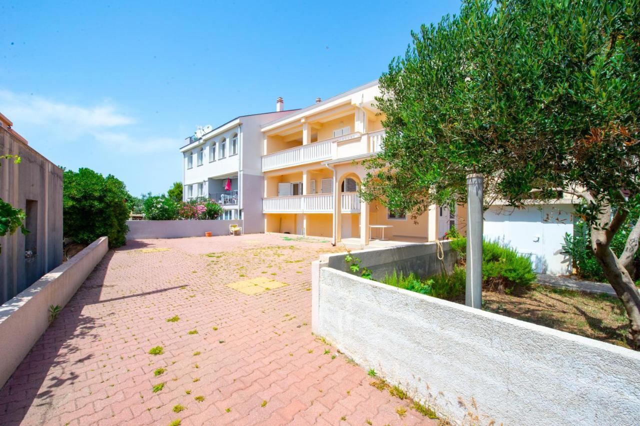 Apartments Facini Košljun Exteriör bild